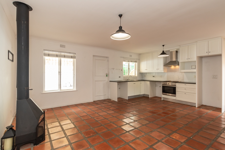 To Let 2 Bedroom Property for Rent in Claremont Village Western Cape